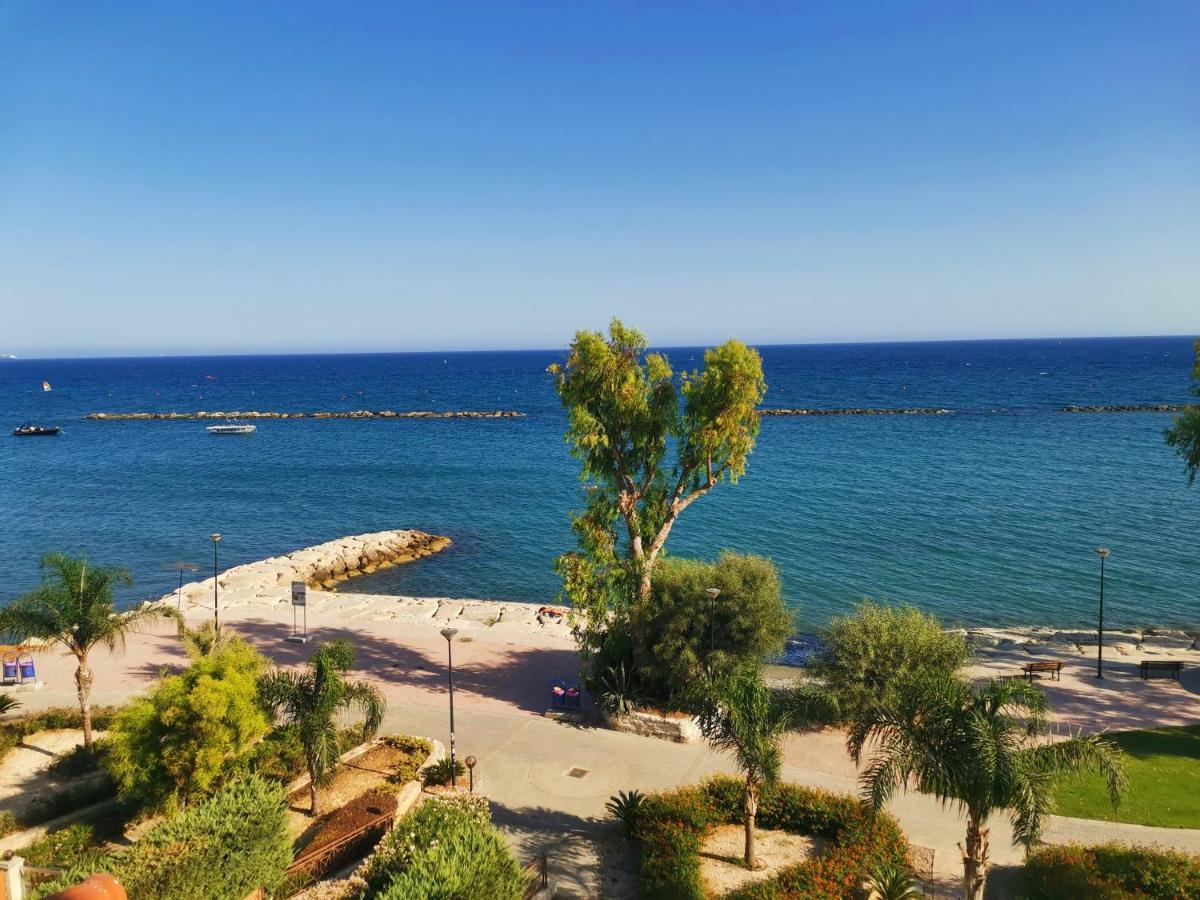 Galatex Beachfront 1St Line Sea View Suites - Best Location Peaceful Green Place Limassol Exterior photo