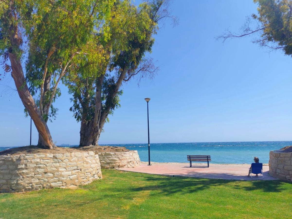 Galatex Beachfront 1St Line Sea View Suites - Best Location Peaceful Green Place Limassol Exterior photo